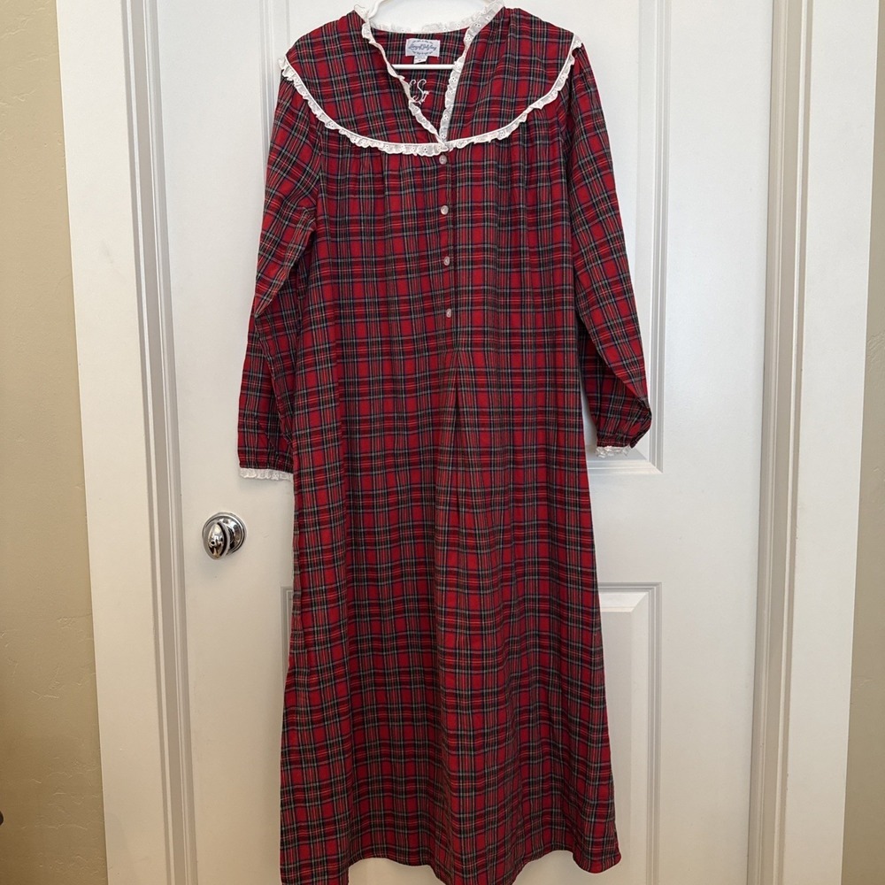 Land of Salzburg Size M Cotton Flannel Plaid Nightgown Red peter pan